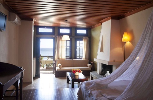 Damouchari Apartment | Studios for 3 adults or 2 adults + 2 children with balcony or terrace with panoramic sea view