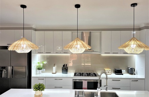 Mildura House | Stunning 2 BR with Spa, landscaped garden