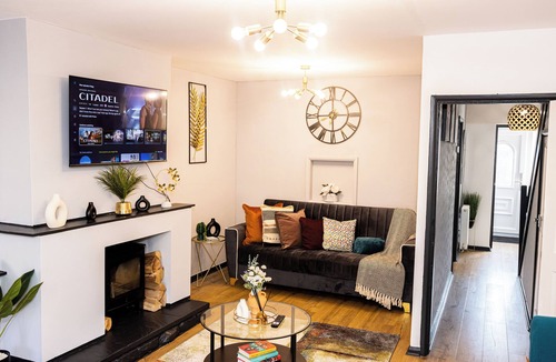 Dudley House | Stunning 3Bedroom Home Ideal for Long & Short Stay