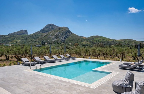 Lefkogeia Villa | Stunning Chania Villa | 4 Bedrooms | Villa Szayelaporro