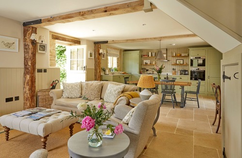 Ampney Crucis House | Stunning Cotswold Barns Sleeps 10 Near Bibury Ampneyfield Barns