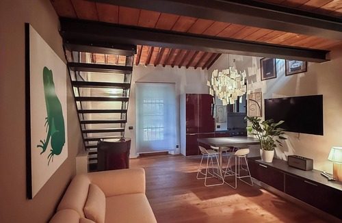 Arezzo Apartment | Stunning Loft nestled in the Tuscan countryside 15 minutes walk from the center.
