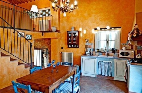 Montelupo Fiorentino Villa | Stunning private villa for 6 guests with private pool, A/C, WIFI, TV, patio and panoramic view