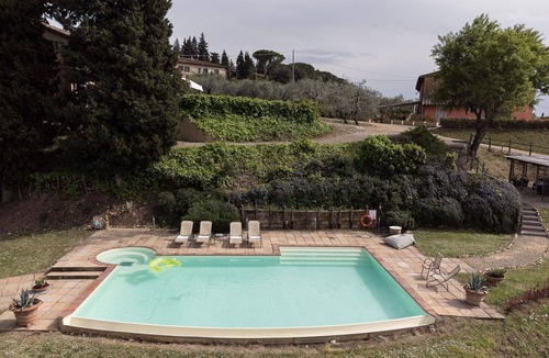 Montelupo Fiorentino Villa | Stunning private villa for 6 guests with private pool, A/C, WIFI, TV, patio and panoramic view