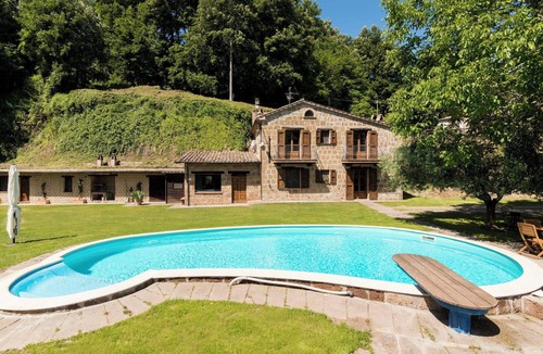 Proceno Villa | Stunning private villa for 9 guests with A/C, WIFI, private pool, TV and pets allowed