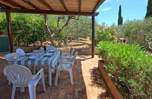 Monte Argentario Villa | Stunning villa for 5 people with WIFI, TV, patio, pets allowed, panoramic view and parking