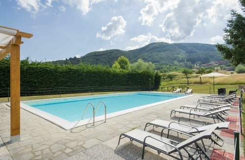 Camporgiano Villa | Stunning villa for 8 people with private pool, WIFI, TV and pets allowed