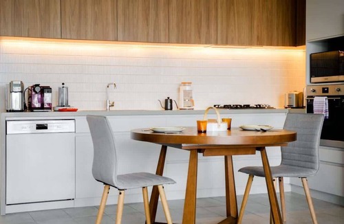 Doncaster House | Stylish 2BR Home in Doncaster with parking