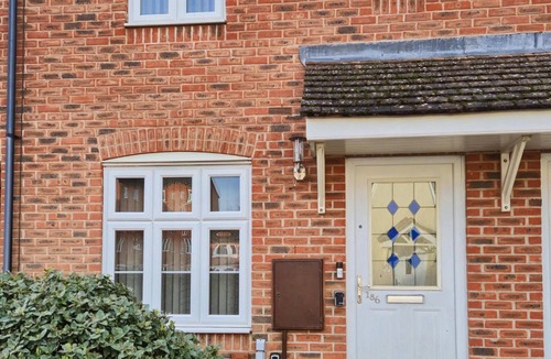 Solihull House | Stylish 2BR Solihull Stay | Near NEC | Parking | Garden