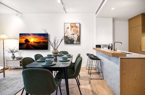 Fitzroy House | Stylish 3-Bed Townhouse in Vibrant Fitzroy