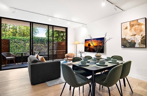 Fitzroy House | Stylish 3-Bed Townhouse in Vibrant Fitzroy