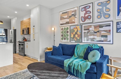 Canmore Villa | Stylish 4BR Near DT with Balcony, Mtn View, Sleeps 14