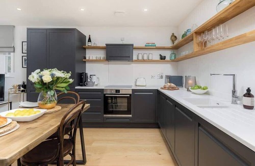 Bath Apartment | Stylish Apartment with City Views & Free Parking