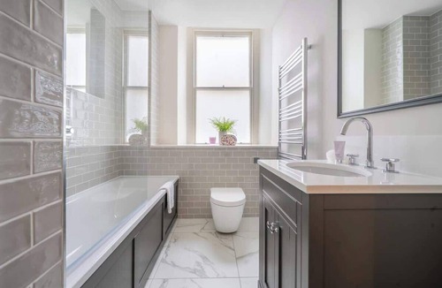 Bath Apartment | Stylish City-Centre Flat with Double Bed - VAT Q