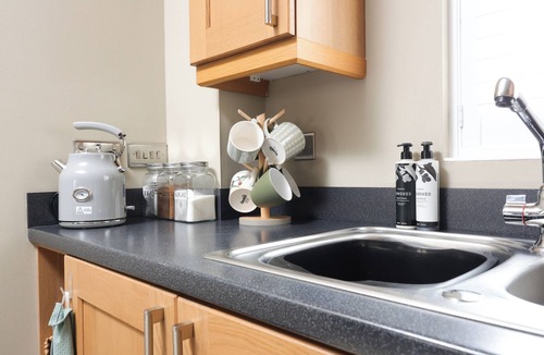 Malmesbury House | Stylish Flat With Sofa Bed in Malmesbury