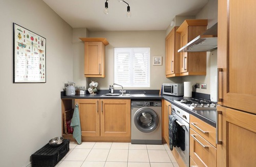 Malmesbury House | Stylish Flat With Sofa Bed in Malmesbury