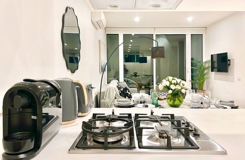 Brighton Apartment | Stylish Home Near Brighton Beach | Private Yard & Parking