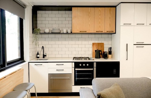 East Melbourne Apartment | Stylish Inner-City Apartment | Near MCG