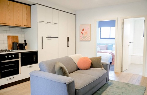 East Melbourne Apartment | Stylish Inner-City Apartment | Near MCG