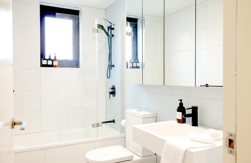 East Melbourne Apartment | Stylish Inner-City Apartment | Near MCG