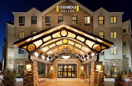Rossford Condo | Suite Near Downtown Toledo | Shared Indoor Pool + Free Breakfast!