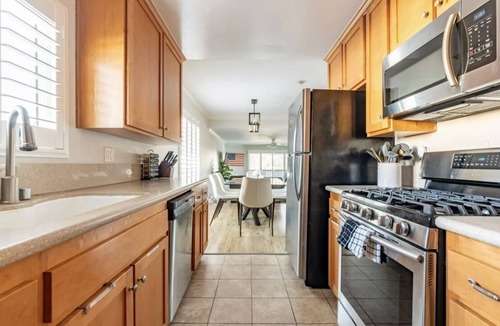 South Redondo House | Summer Special! Luxurious, Modern Condo - Gym, Pool, Steps to Hermosa