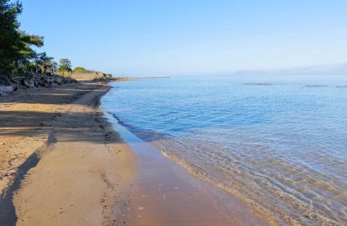 Lefkimmi Villa | SunBreeze-Beachfront Luxury Villa 5 Bed 4 bath-Sleeps 10