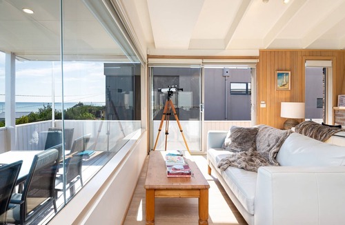 Bonbeach House | Sundaze in Bonbeach by Property Mums