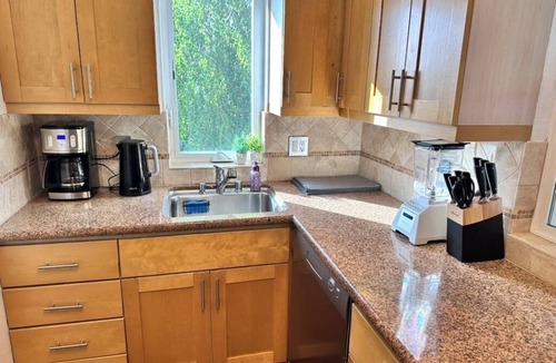 North Central House | SunlightStays - Modern Chic Home Near CVS, Safeway, Starbucks & SFO Airport