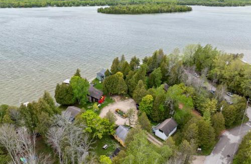 Baileys Harbor House | Sunset Shores - Chalet Cabin #3 by Simple Life Rentals