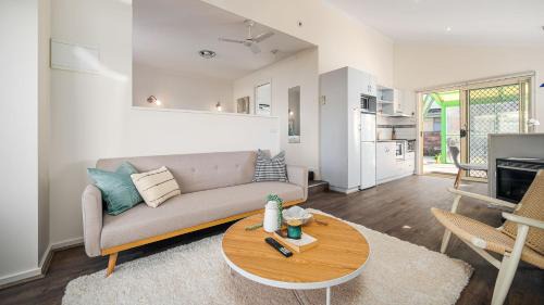 Cowes House | Sunshine Retreat Villa 4