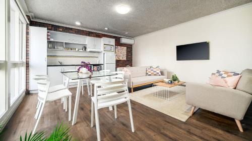 Cowes House | Sunshine Retreat Villa 7