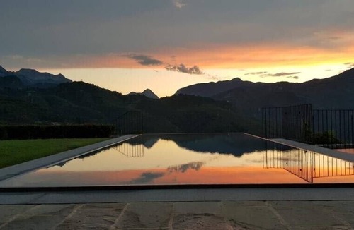 Castelnuovo di Garfagnana Villa | Superb villa with panoramic views of the Tuscan hills with infinity pool and sun terrace