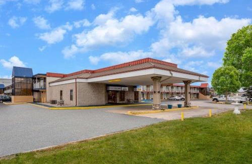 Perrysburg Hotel | Super 8 by Wyndham Perrysburg-Toledo