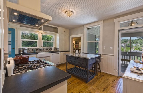 Placerville House | SUPER POSH UPSCALE COTTAGE - 1 BLOCK TO DWNTWN PLACERVILLE - SHORT TERM RENTAL