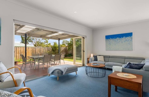 Inverloch House | Superb Quiet Court Location Family Friendly Retreat in a Prime Location