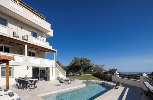 Kirianna Villa | Superb Villa with Private Pool, Jacuzzi, Gym & Sauna - 10m drive from Beach