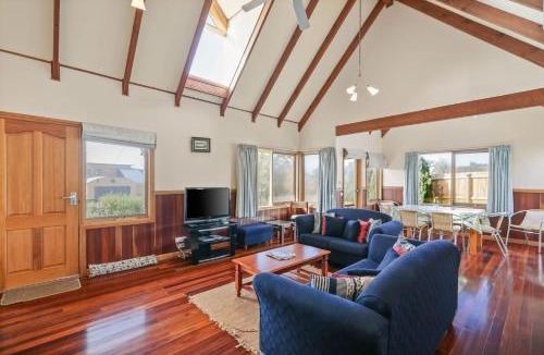 Surf Beach House | Swan Bay Cottage