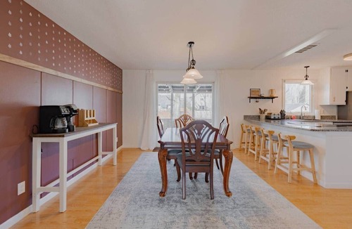 Midland House | Sweet Retreat | King Rooms