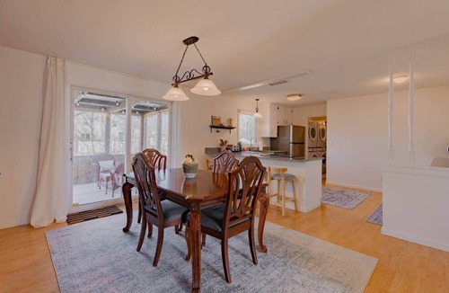 Midland House | Sweet Retreat | King Rooms