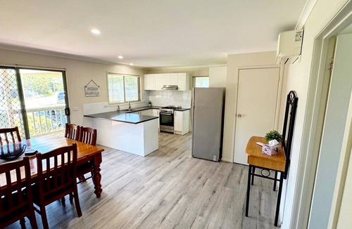 Lakes Entrance Hotel | Tanjil Cottage | Relaxing Coastal Stay