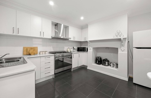 East Melbourne House | Terrace on Victoria | East Melb | 2 Free Parking