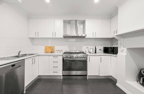 East Melbourne House | Terrace on Victoria | East Melb | 2 Free Parking