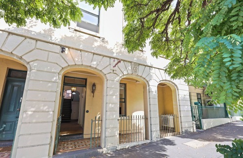 East Melbourne House | Terrace on Victoria | East Melb | 2 Free Parking