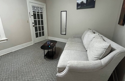 Kalamazoo Apartment | Terrific 2-bedroom apartment with AC in Kalamazoo