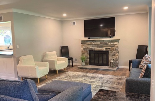 Toledo House | Terrific Remodeled 3-bedroom house with AC in friendly Toledo