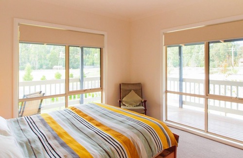 Marysville House | THE ANGELINA - Centre of town overlooking Gallipoli Park