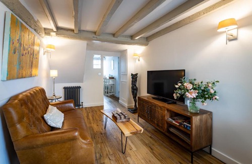 Henley-in-Arden Apartment | The Art Studio