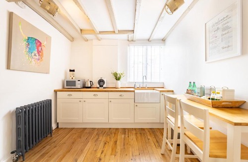 Henley-in-Arden Apartment | The Art Studio