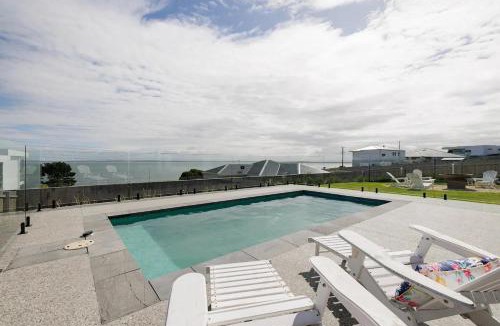 San Remo House | The Bay View San Remo by Ready Set Stay- BYO LINEN & TOWELS